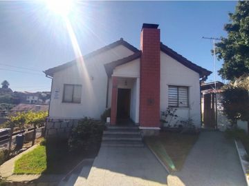 SE VENDE CASA ESQUINA EN QUILPUE CENTRO AMPLIO TERRENO