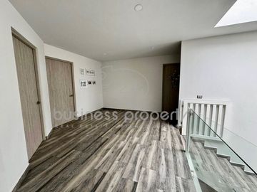 EXPECTACULAR CASA EN CONDADO DE SAYAVEDRA