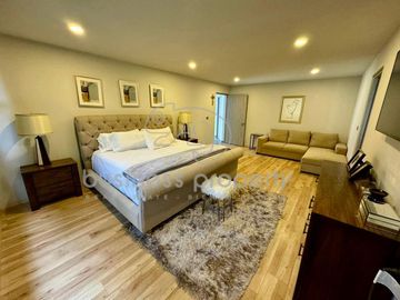 EXPECTACULAR CASA EN CONDADO DE SAYAVEDRA