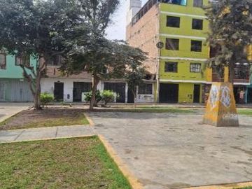 Casa de 5 pisos cerca al Hospital Materno Infantil- Independencia