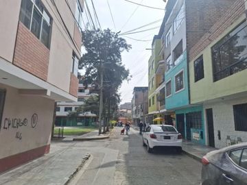 Casa de 5 pisos cerca al Hospital Materno Infantil- Independencia