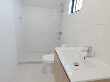 Casa remodelada, excelente conexión 3D+3B+2E, Belloto centro