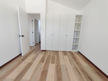 Casa remodelada, excelente conexión 3D+3B+2E, Belloto centro