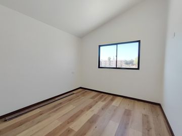 Casa remodelada, excelente conexión 3D+3B+2E, Belloto centro