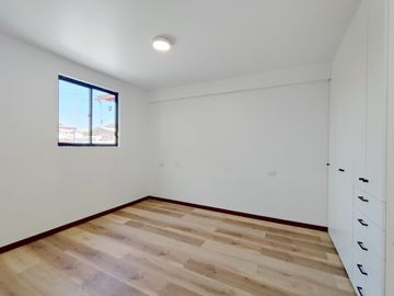 Casa remodelada, excelente conexión 3D+3B+2E, Belloto centro