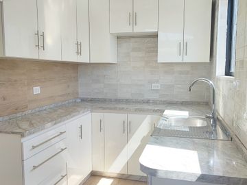 Casa remodelada, excelente conexión 3D+3B+2E, Belloto centro