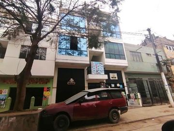 Casa de 3 pisos cerca a parque en el Rimac
