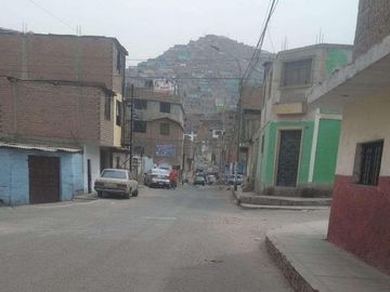 En venta amplia casa de 2 pisos - Comas