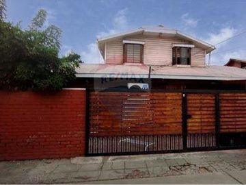 Hermosa Casa, ubicada en tranquilo sector de Macul