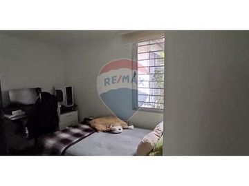 Hermosa Casa, ubicada en tranquilo sector de Macul