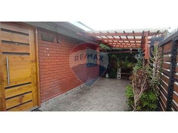 Hermosa Casa, ubicada en tranquilo sector de Macul