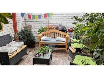 Hermosa Casa, ubicada en tranquilo sector de Macul
