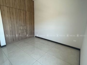 CASA EN PREVENTA EN FRACCIONAMIENTO ALCAZÀRES (ZONA CANTERA)