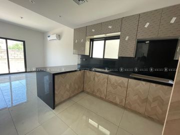 CASA EN PREVENTA EN FRACCIONAMIENTO ALCAZÀRES (ZONA CANTERA)