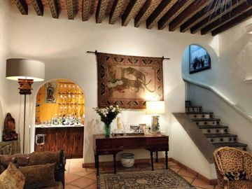 VENDE HERMOSA QUINTA  EN CUERNAVACA, REMODELADA, TIPO COLONIAL