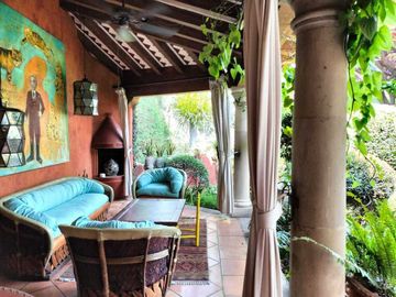 VENDE HERMOSA QUINTA  EN CUERNAVACA, REMODELADA, TIPO COLONIAL