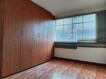 VENDE DEPARTAMENTO EN MERCED GOMEZ 2 RECAMARAS 1 B.  ENTRE PERI Y REVOLUCION