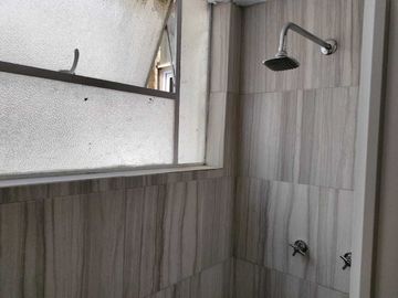 VENDE DEPARTAMENTO EN MERCED GOMEZ 2 RECAMARAS 1 B.  ENTRE PERI Y REVOLUCION