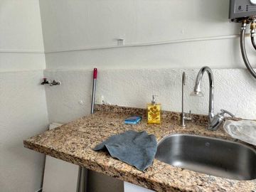 VENDE DEPARTAMENTO EN MERCED GOMEZ 2 RECAMARAS 1 B.  ENTRE PERI Y REVOLUCION