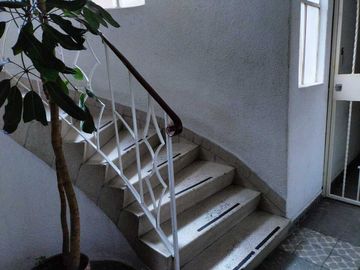 VENDE DEPARTAMENTO EN MERCED GOMEZ 2 RECAMARAS 1 B.  ENTRE PERI Y REVOLUCION
