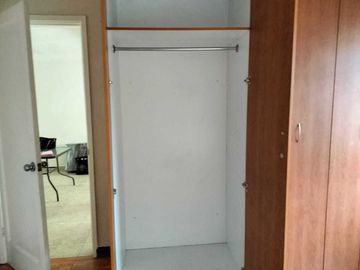 VENDE DEPARTAMENTO EN MERCED GOMEZ 2 RECAMARAS 1 B.  ENTRE PERI Y REVOLUCION