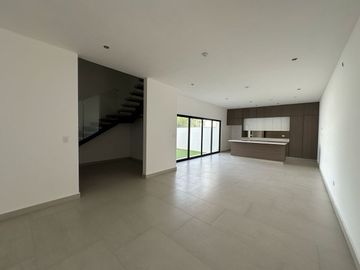 VENTA DE CASA EN ALTARES CARRETERA NACIONAL SANTIAGO N.L.