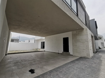 VENTA DE CASA EN ALTARES CARRETERA NACIONAL SANTIAGO N.L.