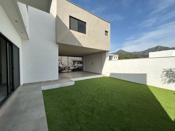 VENTA DE CASA EN ALTARES CARRETERA NACIONAL SANTIAGO N.L.