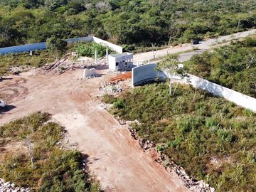 CASA EN VENTA EN MERIDA, PRIVADA EN ZONA CONKAL CON CASA CLUB