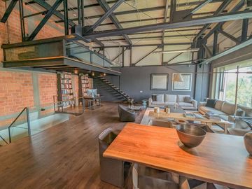 Loft  de 320 m2 y 3 habitaciones.