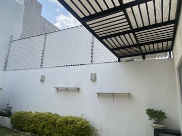 CASA SEMINUEVA EN VENTA ZONA RECTA CHOLULA, A SOLO MINUTOS DE UDLAP