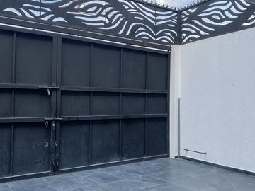 CASA SEMINUEVA EN VENTA ZONA RECTA CHOLULA, A SOLO MINUTOS DE UDLAP