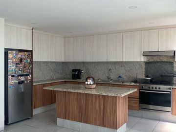 CASA SEMINUEVA EN VENTA ZONA RECTA CHOLULA, A SOLO MINUTOS DE UDLAP