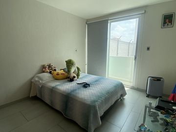 CASA SEMINUEVA EN VENTA ZONA RECTA CHOLULA, A SOLO MINUTOS DE UDLAP
