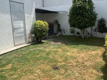 CASA SEMINUEVA EN VENTA ZONA RECTA CHOLULA, A SOLO MINUTOS DE UDLAP