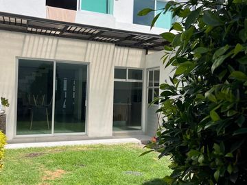 CASA SEMINUEVA EN VENTA ZONA RECTA CHOLULA, A SOLO MINUTOS DE UDLAP