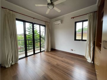 Venta de casa en Clayton, Ph Embassy club