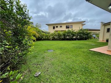 Venta de casa en Clayton, Ph Embassy club