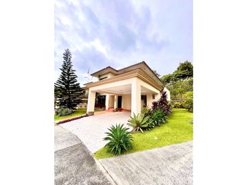 Venta de casa en Clayton, Ph Embassy club