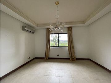 Venta de casa en Clayton, Ph Embassy club