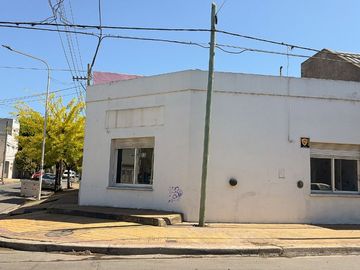 VENTA CASA EN ESQUINA TANDIL