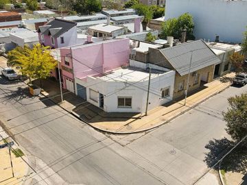 VENTA CASA EN ESQUINA TANDIL