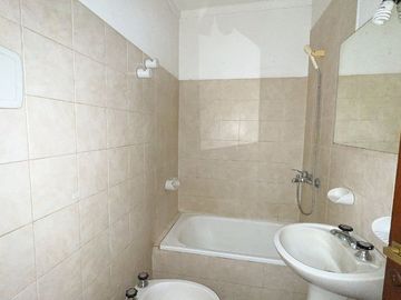 VENTA CASA EN ESQUINA TANDIL