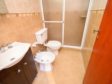 CASA DE 2 DORMITORIOS EN PB CON COCHERA