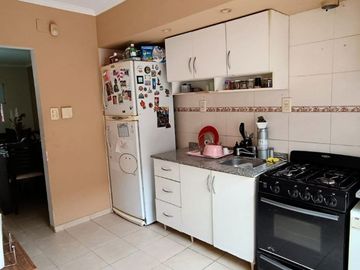 CASA DE 2 DORMITORIOS EN PB CON COCHERA