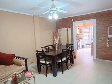 CASA DE 2 DORMITORIOS EN PB CON COCHERA