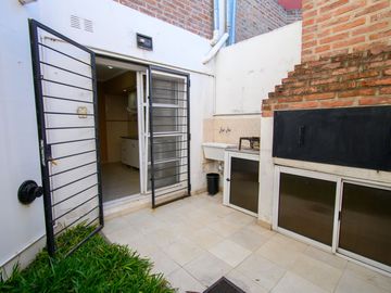 CASA DE 2 DORMITORIOS EN PB CON COCHERA