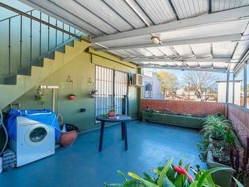 CASA VENTA LA FLORIDA 2 DORMITORIOS PLANTA ALTA