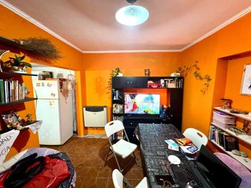 CASA PH PASILLO EN VENTA 2 AMBIENTES CON PATIO