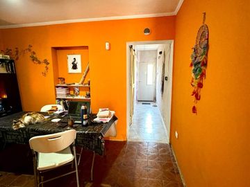 CASA PH PASILLO EN VENTA 2 AMBIENTES CON PATIO
